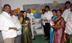 పాఠశాల లైబ్రరీకి కంప్యూటర్లు ఇచ్చిన డిప్యూటీ సీఎం