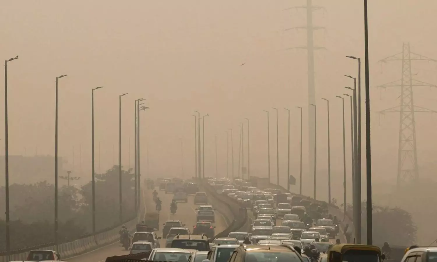 Delhi Air Pollution Crisis: ఢిల్లీలో ప్రమాదకరంగా ఎయిర్పొల్యూషన్ Delhi Air Pollution Crisis: ఢిల్లీలో ప్రమాదకరంగా ఎయిర్పొల్యూషన్