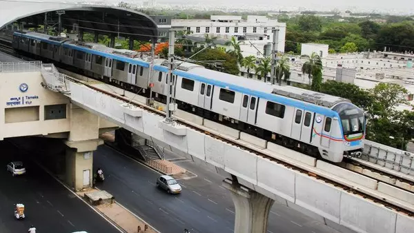 హైదరాబాద్ మెట్రో – రాత్రి సౌకర్యం పొడిగించాలి అని కోరుతున్న నగరవాసులు హైదరాబాద్ మెట్రో – రాత్రి సౌకర్యం పొడిగించాలి అని కోరుతున్న నగరవాసులు