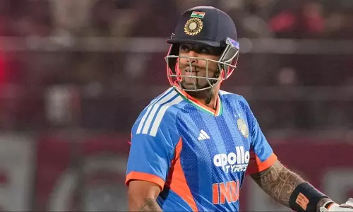 Suryakumar Yadav : నేను ఫామ్లోనే ఉన్నా, బంతే నా బ్యాట్ను తాకట్లేదు..సూర్య ధైర్యాన్ని మెచ్చుకోవాలి Suryakumar Yadav : నేను ఫామ్లోనే ఉన్నా, బంతే నా బ్యాట్ను తాకట్లేదు..సూర్య ధైర్యాన్ని మెచ్చుకోవాలి