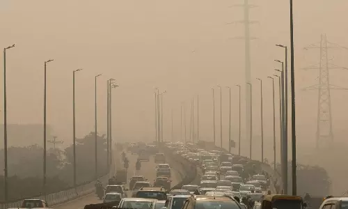 Delhi Air Pollution Crisis: ఢిల్లీలో ప్రమాదకరంగా ఎయిర్పొల్యూషన్ Delhi Air Pollution Crisis: ఢిల్లీలో ప్రమాదకరంగా ఎయిర్పొల్యూషన్