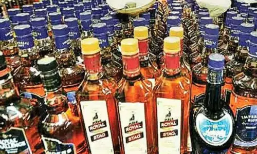 Adilabad: ఆదిలాబాద్ జిల్లాలో అక్రమ మద్యం స్వాధీనం Adilabad: ఆదిలాబాద్ జిల్లాలో అక్రమ మద్యం స్వాధీనం