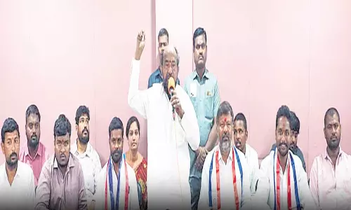R Krishnaiah: 42 శాతం బీసీ రిజర్వేషన్లతోనే.. ఎంపీటీసీ, జడ్పీటీసీ ఎన్నికలకు పోవాలి R Krishnaiah: 42 శాతం బీసీ రిజర్వేషన్లతోనే.. ఎంపీటీసీ, జడ్పీటీసీ ఎన్నికలకు పోవాలి