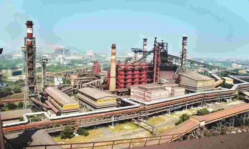 విజయనగరం గుర్ల మండలంలో స్టీల్ ప్లాంట్కు వ్యతిరేకంగా రైతుల ఆందోళన విజయనగరం గుర్ల మండలంలో స్టీల్ ప్లాంట్కు వ్యతిరేకంగా రైతుల ఆందోళన