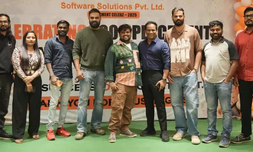 టేస్టీ తేజ గెస్ట్గా... విక్యూబ్ సాఫ్ట్వేర్ ట్రైనింగ్ ఇన్స్టిట్యూట్ అభినందన సభలో సందడి! టేస్టీ తేజ గెస్ట్గా... విక్యూబ్ సాఫ్ట్వేర్ ట్రైనింగ్ ఇన్స్టిట్యూట్ అభినందన సభలో సందడి!