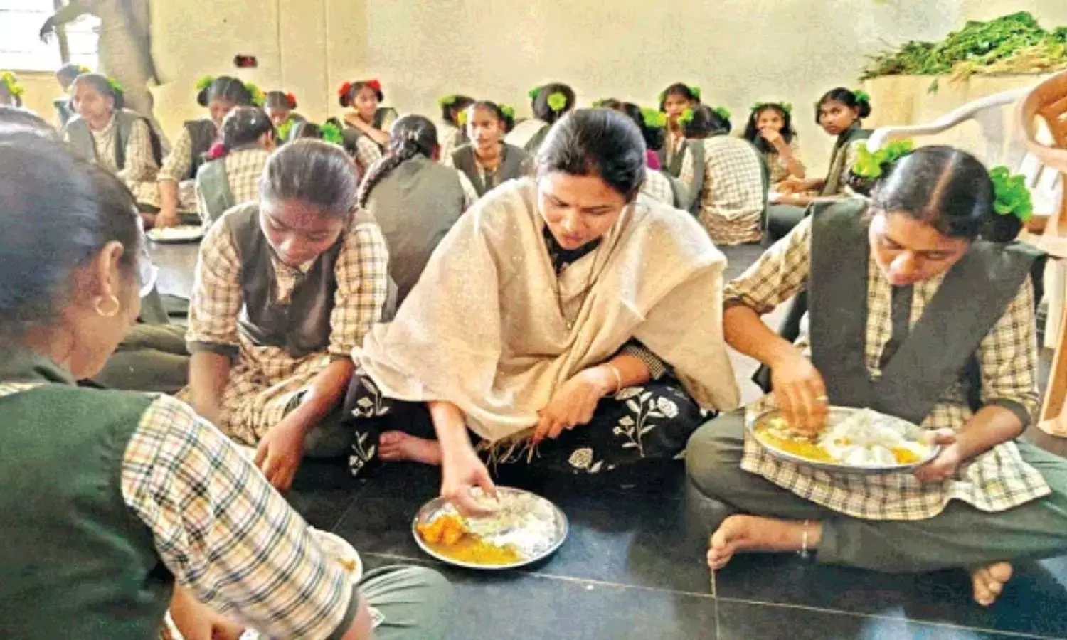 Bhuma Akhila Priya: గురుకుల పాఠశాలను తనిఖీ చేసిన ఎమ్మెల్యే భూమా అఖిలప్రియ Bhuma Akhila Priya: గురుకుల పాఠశాలను తనిఖీ చేసిన ఎమ్మెల్యే భూమా అఖిలప్రియ