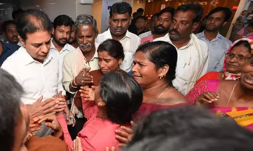 KTR: కాంగ్రెస్ గూండాల అరాచకాలను ఉపేక్షించం KTR: కాంగ్రెస్ గూండాల అరాచకాలను ఉపేక్షించం