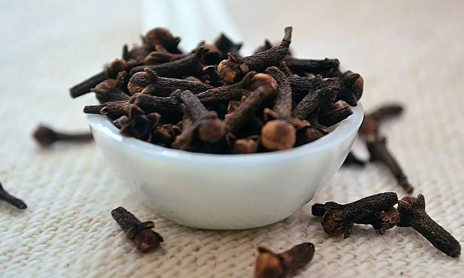 Health Benefits : రాత్రి పూట ఆ ఒక్కటి తింటే చాలు..ఒత్తిడి మాయం, నోటి దుర్వాసనకు చెక్ Health Benefits : రాత్రి పూట ఆ ఒక్కటి తింటే చాలు..ఒత్తిడి మాయం, నోటి దుర్వాసనకు చెక్