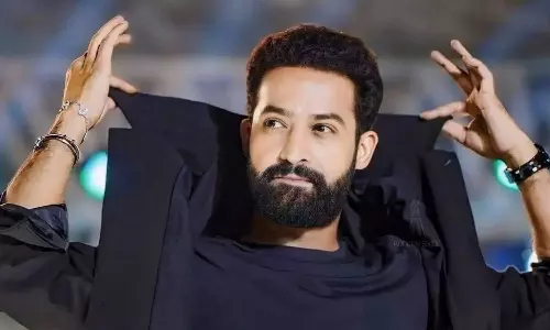 Jr NTR : వార్ 2 తర్వాత బాలీవుడ్ బాటలోనే యంగ్ టైగర్.. షారుఖ్తో ఎన్టీఆర్ మల్టీస్టారర్? Jr NTR : వార్ 2 తర్వాత బాలీవుడ్ బాటలోనే యంగ్ టైగర్.. షారుఖ్తో ఎన్టీఆర్ మల్టీస్టారర్?