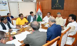 ప్రాజెక్టులకు నిధులివ్వమని కేంద్రాన్ని కోరిన సీఎం చంద్రబాబు