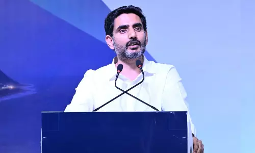 రాజమహేంద్రవరం చేరుకున్న మంత్రి లోకేష్ రాజమహేంద్రవరం చేరుకున్న మంత్రి లోకేష్