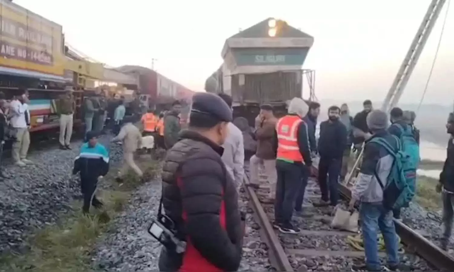 Train Accident: ఏనుగుల మందను ఢీకొన్న రాజధాని ఎక్స్‌ప్రెస్‌.. పట్టాలు తప్పిన 5 బోగీలు