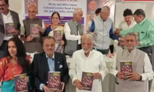 జూబ్లీహిల్స్‌లో  డెమోక్రసీ అండ్ గవర్నెన్స్ అండ్ బ్లడ్‌గ్లాసెస్ పుస్తకావిష్కరణ