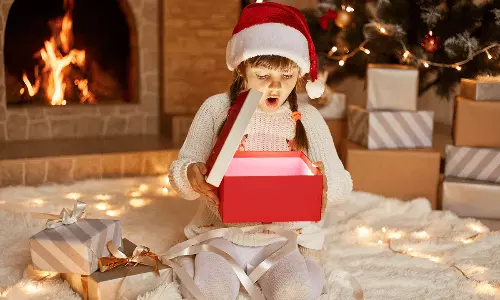 Christmas Gift Ideas: క్రిస్మస్‌కు ఫ్రెండ్స్‌కి, ఫ్యామిలీకి ఏ గిఫ్ట్ ఇవ్వాలా అని కన్ఫ్యూజ్ అవుతున్నారా? ఈ ఐడియాలు మీకోసం