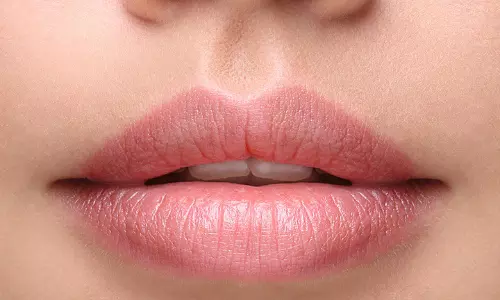 Pink and Soft Lips in Winter: Natural Home Remedies to Heal Chapped Lips and Restore Natural Color