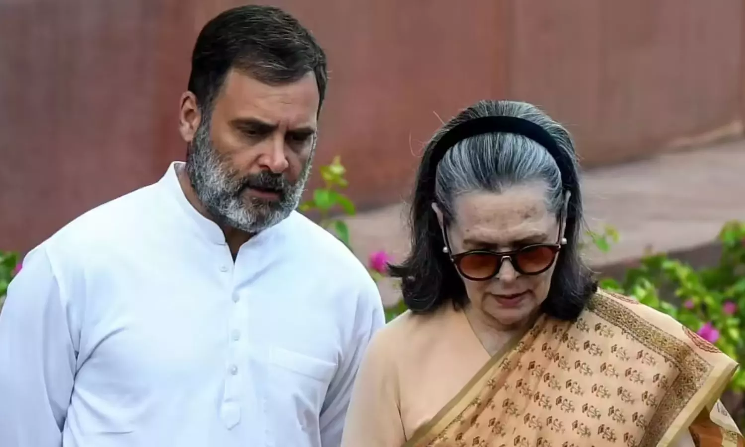 National Herald Case: సోనియాగాంధీ, రాహుల్గాంధీలకు ఢిల్లీ హైకోర్టు నోటీసులు National Herald Case: సోనియాగాంధీ, రాహుల్గాంధీలకు ఢిల్లీ హైకోర్టు నోటీసులు