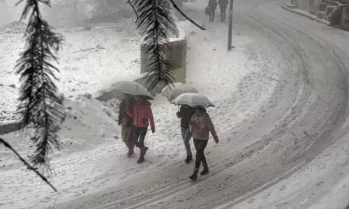 North India Cold Wave: కశ్మీర్ లో భారీ హిమపాతం.. వర్షాలు