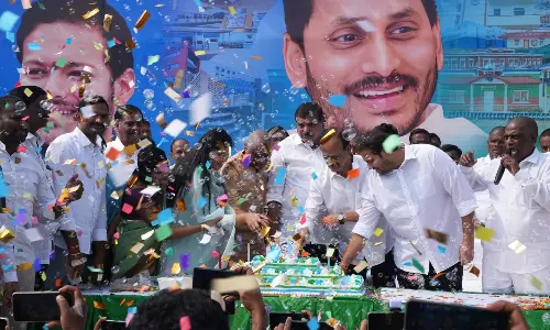 YS Jagan: బొత్స అనూష ఆధ్వర్యంలో ఘనంగా జగన్ జన్మదిన వేడుకలు