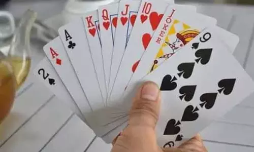 Eluru Mango Bay Club: పేకాడుతున్న 281 మంది అరెస్ట్ Eluru Mango Bay Club: పేకాడుతున్న 281 మంది అరెస్ట్