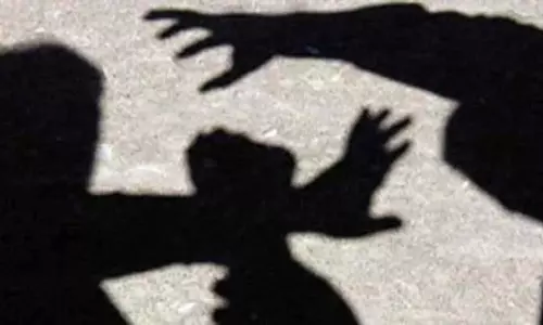 మహబూబాబాద్ జిల్లాలో దారుణం.. వృద్ధురాలిపై బిహార్ యువకుల అత్యాచార యత్నం