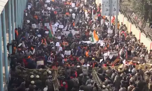 Delhi: ఢిల్లీలో బంగ్లా హైకమిషన్ కార్యాలయం దగ్గర ఉద్రిక్తత