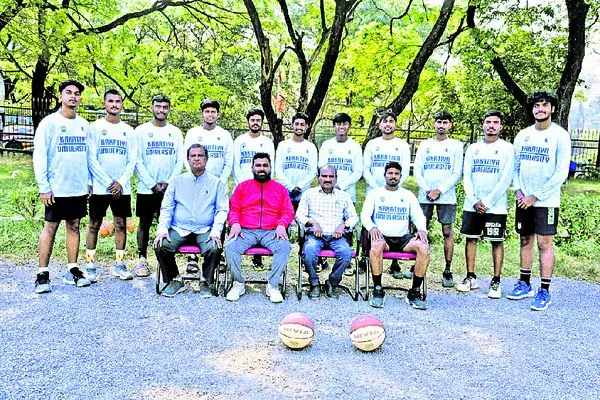 Hanumakonda: పరకాల ప్రభుత్వ డిగ్రీ కాలేజీ విద్యార్దినిలపై వేధింపులు