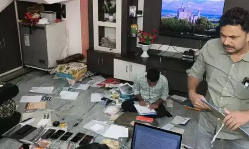 ACB Raids: అనంతపురం చిలుమత్తూరులో ఏసీబీ సోదాలు