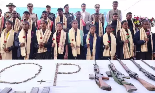 Major Setback for Maoists:  మావోయిస్టులకు మరో బిగ్ షాక్.. ఒడిశాలో 22 మంది నక్సల్స్ లొంగుబాటు