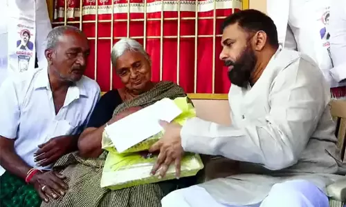 Pawan Kalyan: ఇచ్చిన మాట నిలబెట్టుకున్న పవన్ కల్యాణ్.. ఇప్పటం వృద్ధురాలికి అండగా డిప్యూటీ సీఎం!