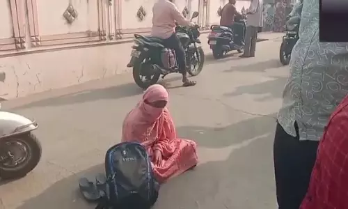 NTR District: ప్రియుడి ఇంటి ఎదుట ప్రియురాలి ధర్నా