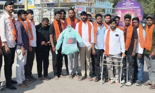 Armoor: బంగ్లాదేశ్‌లో హిందువులపై దాడులకు నిరసనగా ఆర్మూర్‌లో వీహెచ్‌పీ, భజరంగ్ దళ్ భారీ ధర్నా!