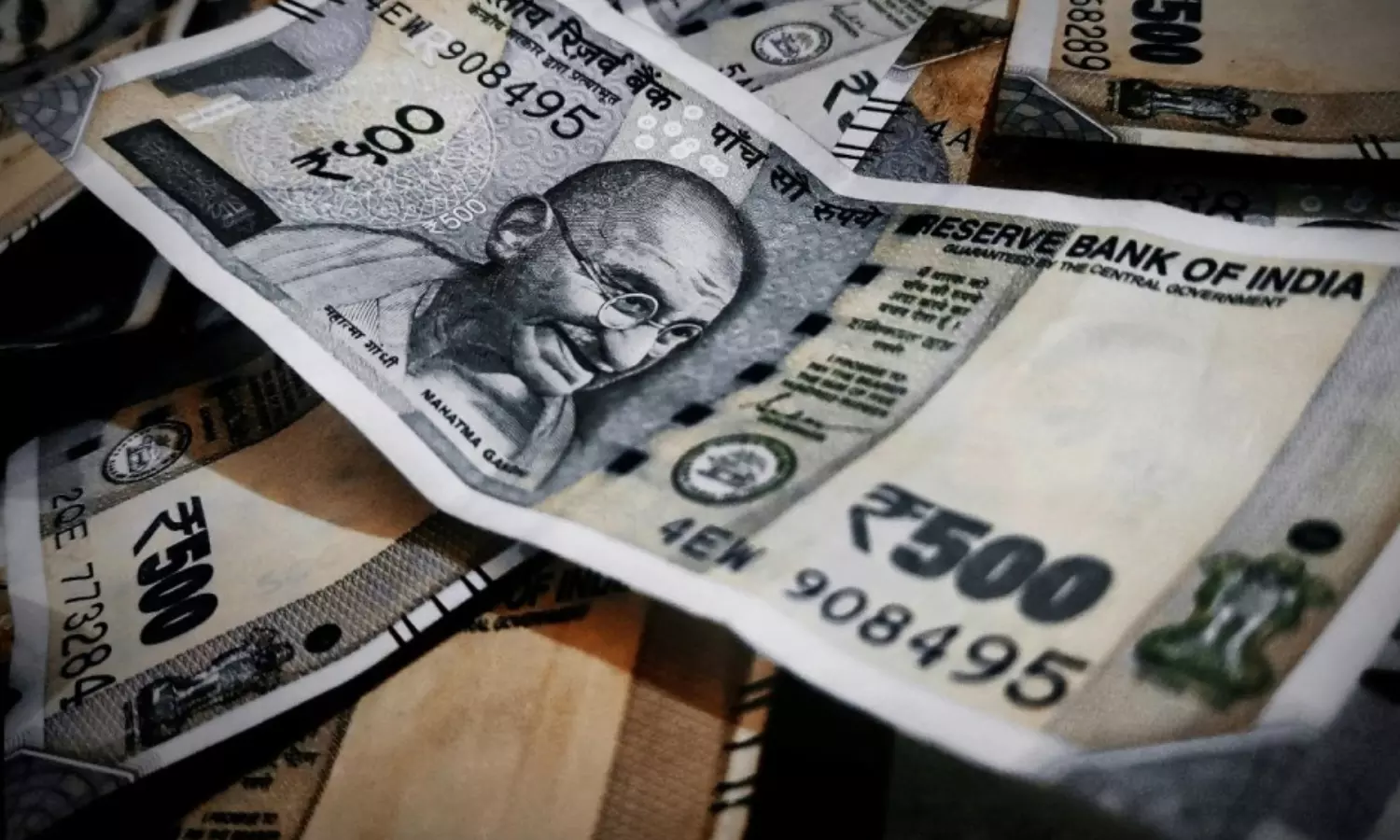 Indian Rupee: రూపాయి క్షిణించినా.. ఈ 5 దేశాల్లో భారత కరెన్సీ బలంగా ఉంది..అక్కడికి వెళ్తే.. మీరే కింగ్, క్వీన్..!! Indian Rupee: రూపాయి క్షిణించినా.. ఈ 5 దేశాల్లో భారత కరెన్సీ బలంగా ఉంది..అక్కడికి వెళ్తే.. మీరే కింగ్, క్వీన్..!!