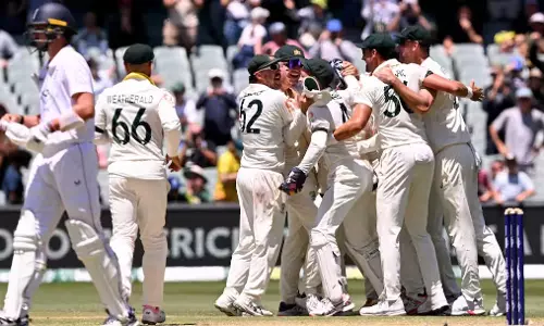 Ashes 4th Test : మెల్బోర్న్లో పరువు కోసం ఇంగ్లాండ్ పోరాటం.. ఆసీస్ వేగానికి బ్రేక్ పడేనా? Ashes 4th Test : మెల్బోర్న్లో పరువు కోసం ఇంగ్లాండ్ పోరాటం.. ఆసీస్ వేగానికి బ్రేక్ పడేనా?