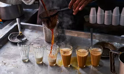 Tea Tips: టీని మళ్ళీ వేడి చేస్తున్నారా? మీ లివర్‌కు మీరే సమాధి కట్టుకుంటున్నారా? జాగ్రత్త బాసూ!