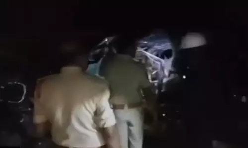 నంద్యాల జిల్లాలో రోడ్డు ప్రమాదం: నలుగురి మృతి