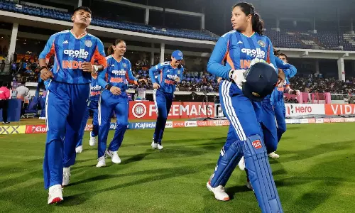 IND W vs SL W 3rd T20: హ్యాట్రిక్ విజయంపై టీమిండియా కన్ను.. నేడు భారత్, శ్రీలంక మూడో టీ20 IND W vs SL W 3rd T20: హ్యాట్రిక్ విజయంపై టీమిండియా కన్ను.. నేడు భారత్, శ్రీలంక మూడో టీ20