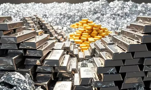 Gold vs Silver: 2026లో బంగారం కొనాలా? వెండి కొనాలా? ఏది ఎంత పెరుగుతుందంటే..?