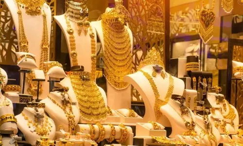 Gold Rate Today: తగ్గనంటున్న బంగారం ధరలు.. డిసెంబర్ 27వ తేదీ ధరలు ఎలా ఉన్నాయంటే..?