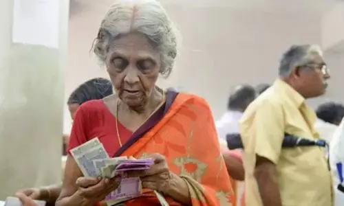 NTR Bharosa Pensions: పెన్షనర్లకు ప్రభుత్వం గుడ్ న్యూస్.. ఒక రోజు ముందుగానే పింఛన్..!!