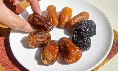 Roasted Dates : పురుషులు రాత్రి పడుకునే ముందు 2 వేయించిన ఖర్జూరాలు తింటే ఎన్ని లాభాలో తెలుసా ?
