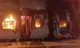 Tragedy at Elamanchili:  ఎర్నాకులం ఎక్స్‌ప్రెస్‌లో ఘోర అగ్నిప్రమాదం.. ఒకరు మృతి, రెండు బోగీలు దగ్ధం!