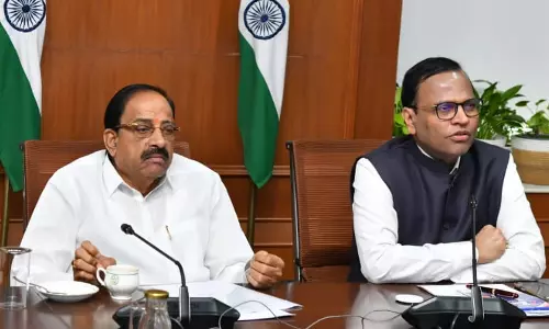 తెలంగాణలో సరిపడా యూరియా నిల్వలు : మంత్రి తుమ్మల