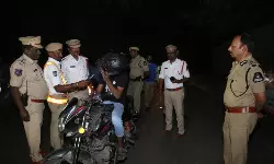 Hyderabad New Year 2026: న్యూ ఇయర్‌ వేడుకలపై పోలీసుల ఫోకస్.. 3 కమిషనరేట్లలో మొత్తం 12 టీమ్స్..