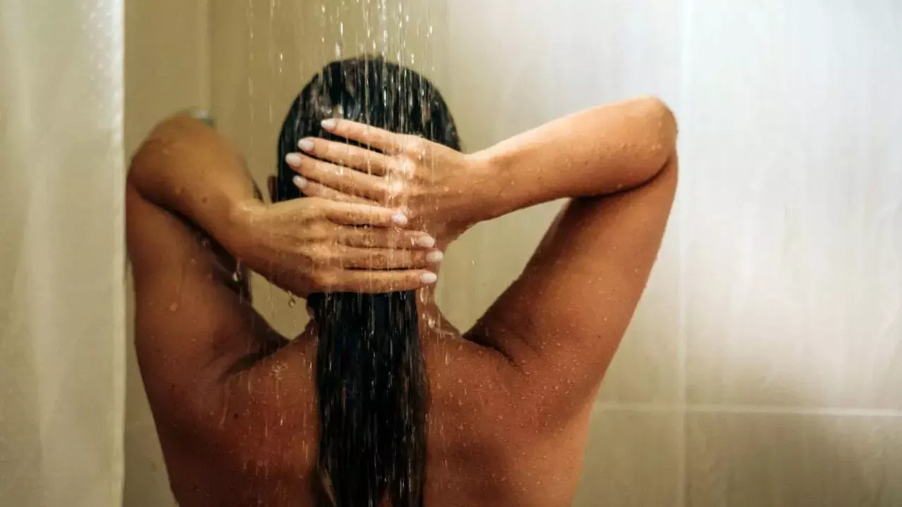 Winter Skin Care Tips: స్నానం చేసేటప్పుడు ఈ తప్పులు అస్సలు చేయకండి! Winter Skin Care Tips: స్నానం చేసేటప్పుడు ఈ తప్పులు అస్సలు చేయకండి!