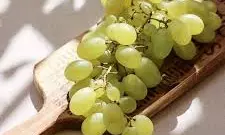 New Year Tradition: ప్రజలు అర్ధరాత్రి 12 ద్రాక్షలను ఎందుకు తింటారు New Year Tradition: ప్రజలు అర్ధరాత్రి 12 ద్రాక్షలను ఎందుకు తింటారు