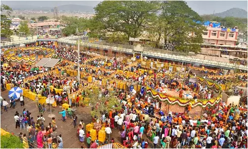 Sammakka Saralamma Jatara: మేడారానికి పోటెత్తుతున్న భక్తులు.. వచ్చే నెల 28 నుంచి మహాజాతర షురూ..!!