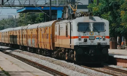 RailOne App: స్టేషన్ కౌంటర్ అవసరం లేకుండా 3% తగ్గింపుతో టికెట్ ఎలా తీసుకోవాలి?