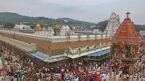 Tirumala: నేటి నుంచి టోకెన్లు లేని భక్తులకు వైకుంఠ ద్వార దర్శనం.. క్యూలైన్లలో భక్తుల సందడి! Tirumala: నేటి నుంచి టోకెన్లు లేని భక్తులకు వైకుంఠ ద్వార దర్శనం.. క్యూలైన్లలో భక్తుల సందడి!