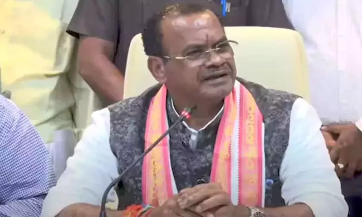 Komatireddy Venkat Reddy: కవిత కామెంట్స్కు మంత్రి వెంకట్రెడ్డి కౌంటర్ Komatireddy Venkat Reddy: కవిత కామెంట్స్కు మంత్రి వెంకట్రెడ్డి కౌంటర్