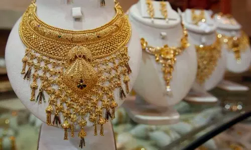 Gold Rate Today: బంగారం-వెండి ధరల్లో స్వల్ప మార్పులు.. నేడు జనవరి 2వ తేదీ ధరలు ఎలా ఉన్నాయంటే? Gold Rate Today: బంగారం-వెండి ధరల్లో స్వల్ప మార్పులు.. నేడు జనవరి 2వ తేదీ ధరలు ఎలా ఉన్నాయంటే?